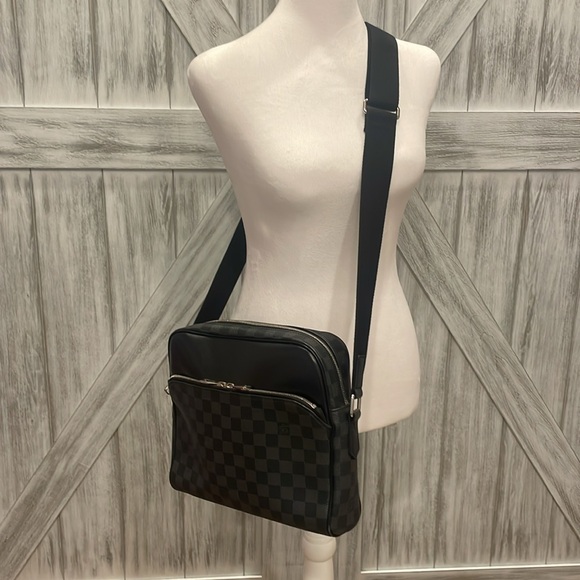 Louis Vuitton Damier Graphite crossbody - Picture 2 of 14